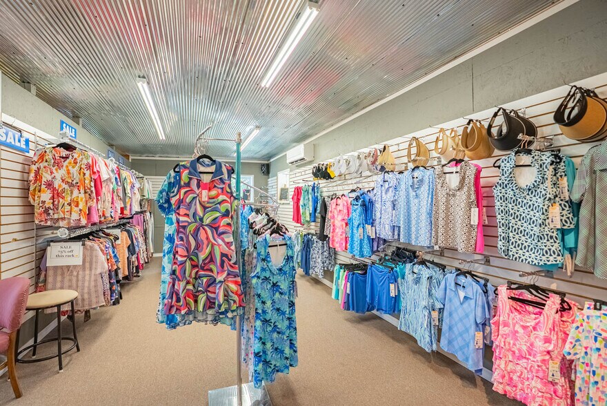 More Photos Of 8 Sunset Hills Ct, Sunrise Beach Storefront For Sale