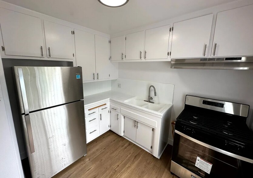 More Photos Of 233 N Hollywood Way, Burbank Apartments For Sale