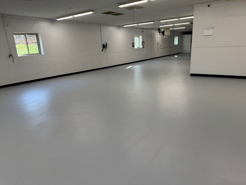 More Photos Of 1777 N Colony Rd, Meriden Warehouse For Lease