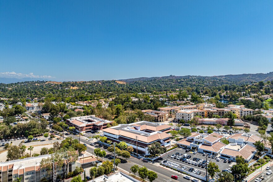 More Photos Of 23622 Calabasas Rd, Calabasas Office For Lease