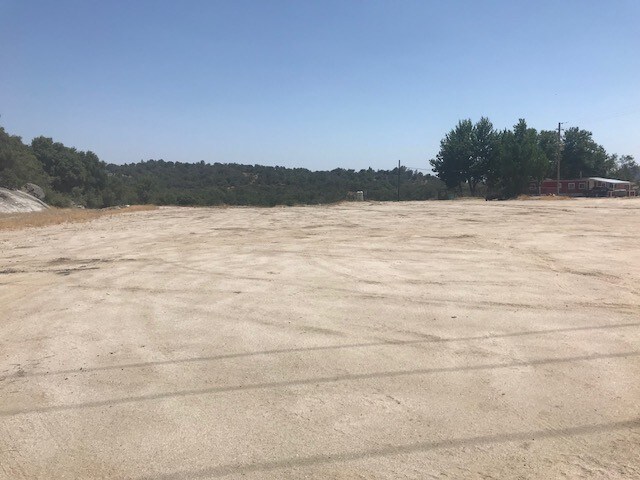 More Photos Of 29586 Auberry Rd, Prather Land For Lease