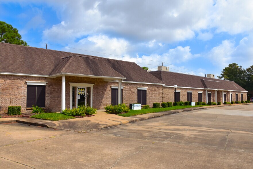 More Photos Of 7050 Lakeview Haven, Houston Medical For Lease