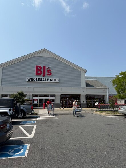 More Photos Of 175 Highland Ave, Seekonk Fast Food For Lease