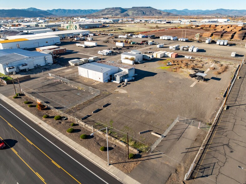 More Photos Of 1405 Antelope Rd, White City Warehouse For Sale