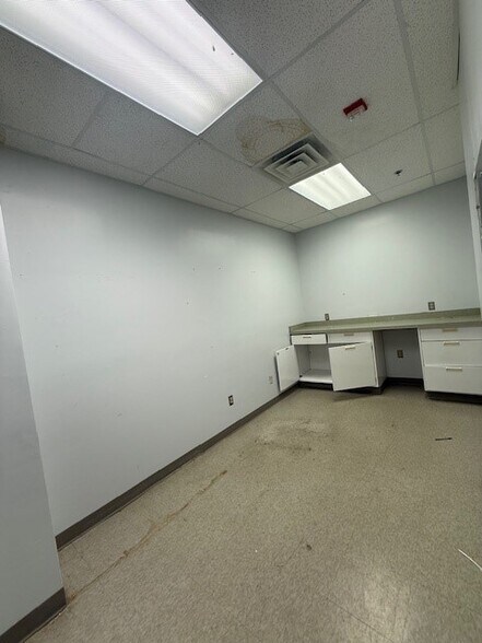 More Photos Of 31-49 Easton Rd, Willow Grove Storefront Retail Office For Lease