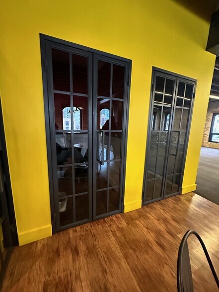 More Photos Of 646-648 N Clark St, Chicago Office For Lease