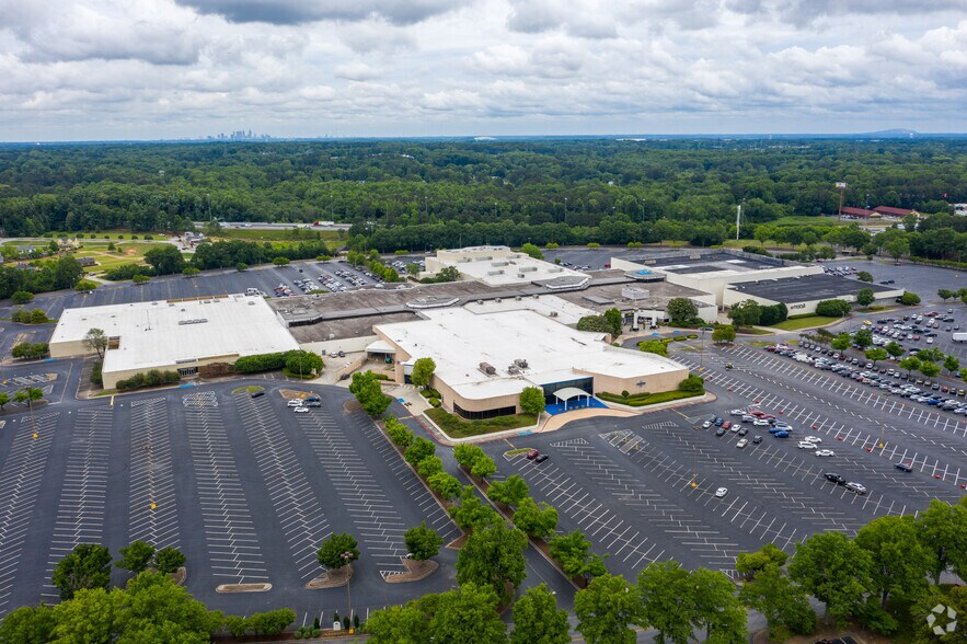 More Photos Of 1000-2460 Southlake Mall, Morrow Unknown For Lease