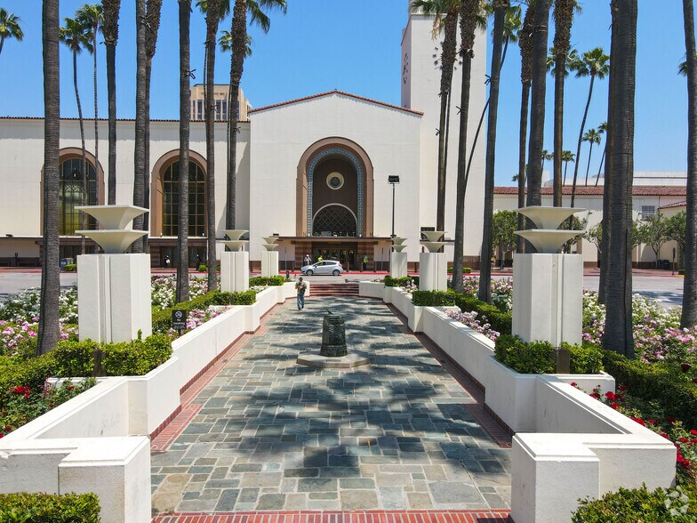 More Photos Of 800 N Alameda St, Los Angeles General Retail For Lease