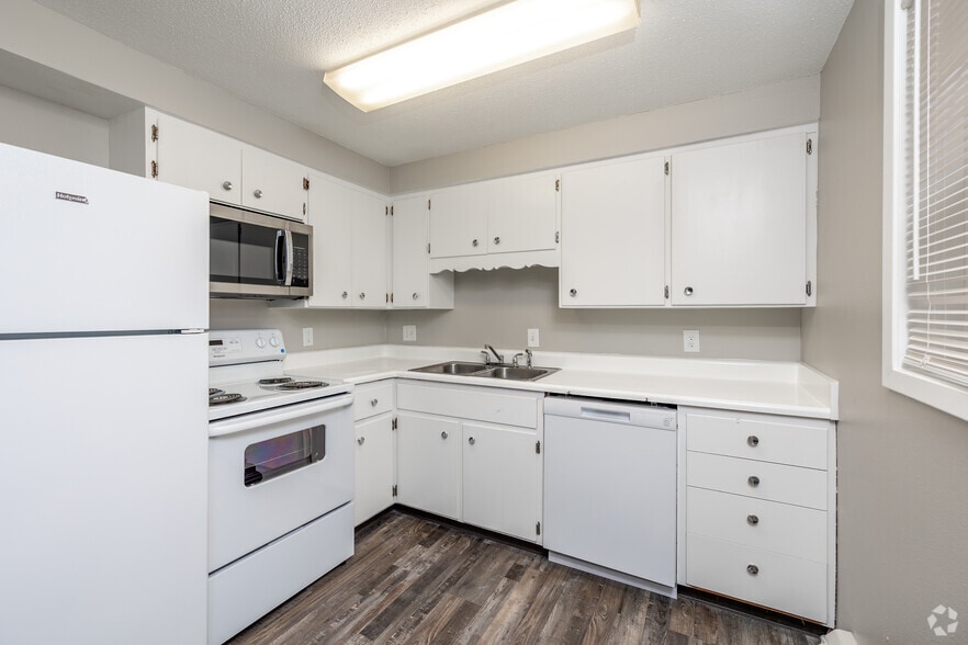 More Photos Of 3830 6th Ave, Des Moines Apartments For Sale