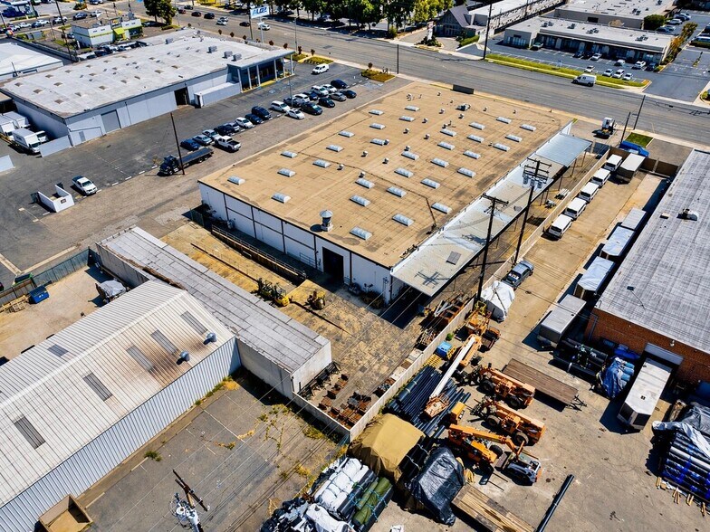 More Photos Of 1005 E Orangethorpe Ave, Anaheim Warehouse For Sale