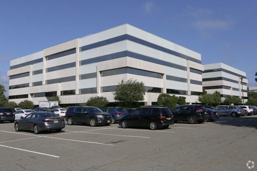 More Photos Of 125 Chubb Ave, Lyndhurst Office For Lease