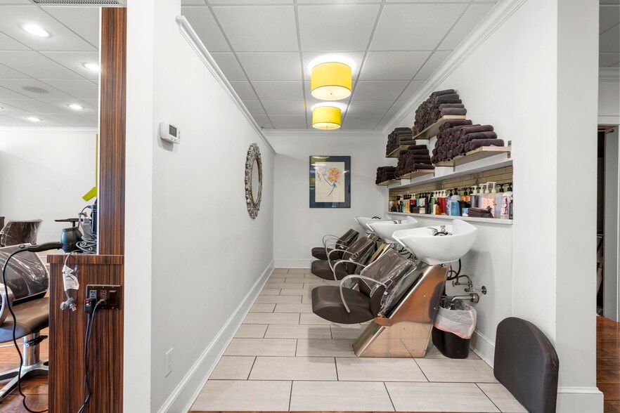 More Photos Of 420 Post Rd W, Westport Storefront For Lease