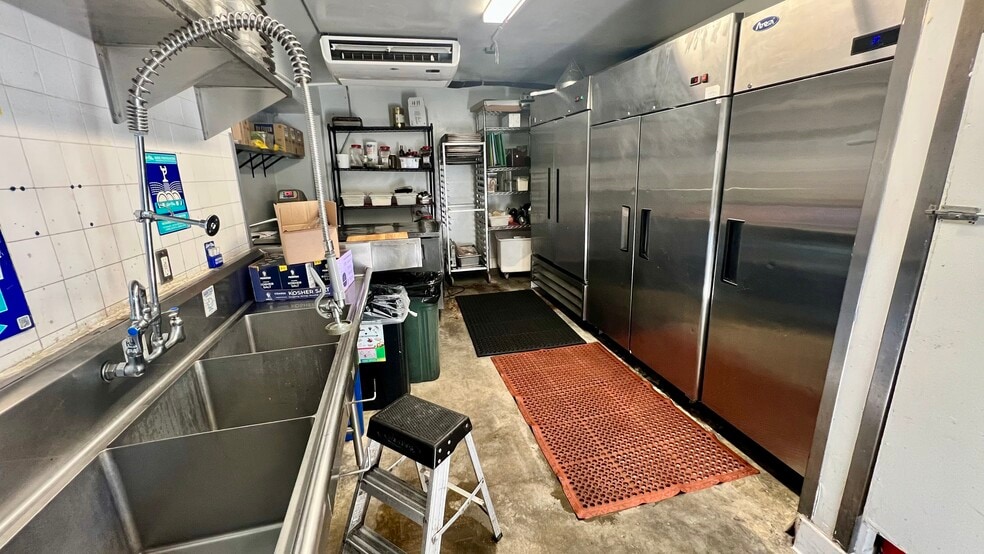 More Photos Of 7469 Melrose Ave, Los Angeles Restaurant For Lease