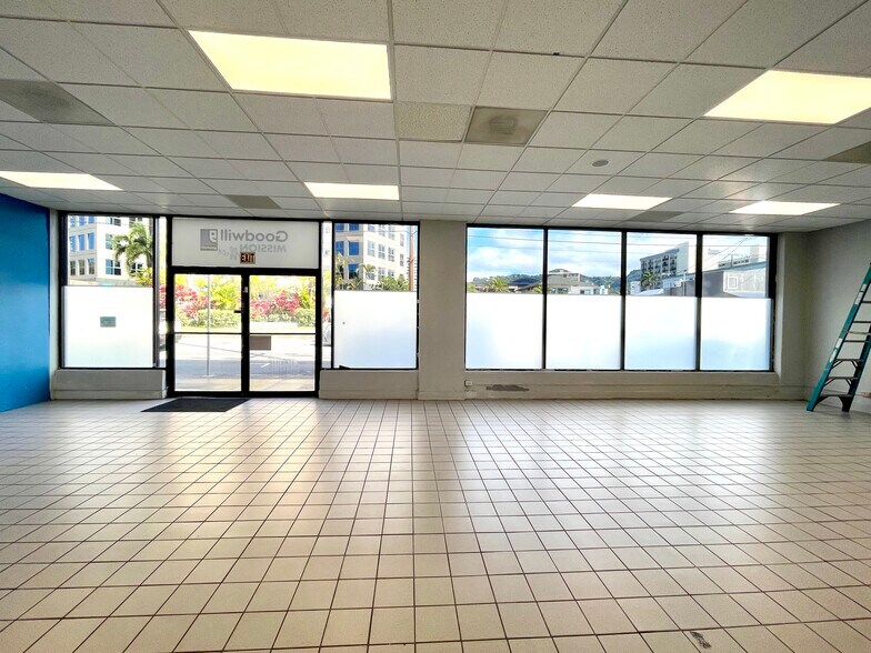 More Photos Of 1079-1085 S Beretania St, Honolulu Storefront Retail Office For Lease