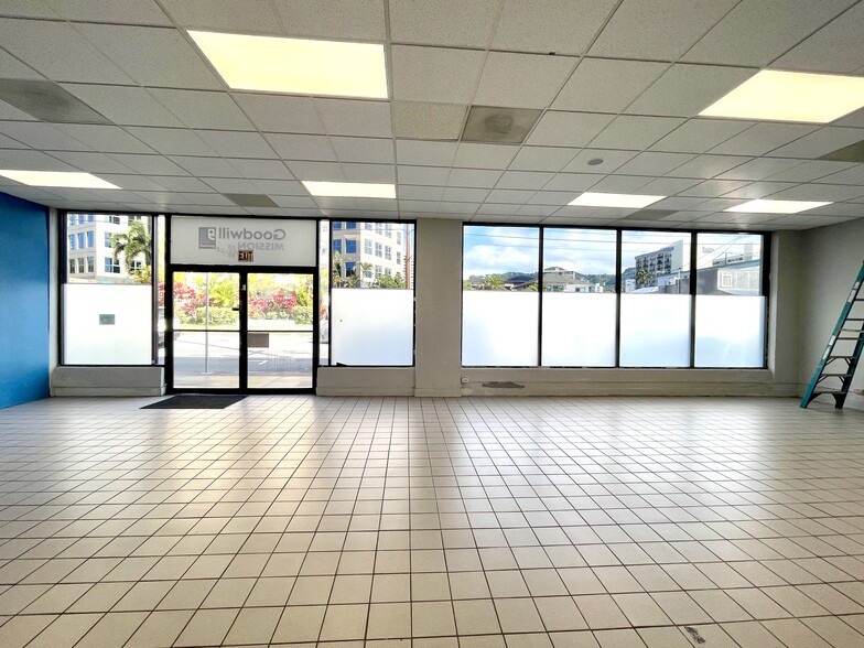 More Photos Of 1079-1085 S Beretania St, Honolulu Storefront Retail Office For Sale