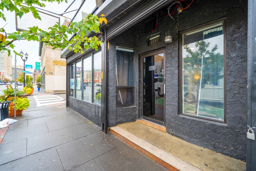 More Photos Of 860 Bergen Ave, Jersey City Storefront Retail Residential For Lease
