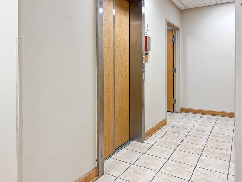 More Photos Of 2005 N Valparaiso St, Valparaiso Coworking Space