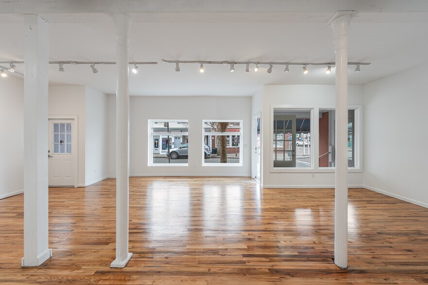 More Photos Of 123 Main St, Greenport Storefront Retail Residential For Lease