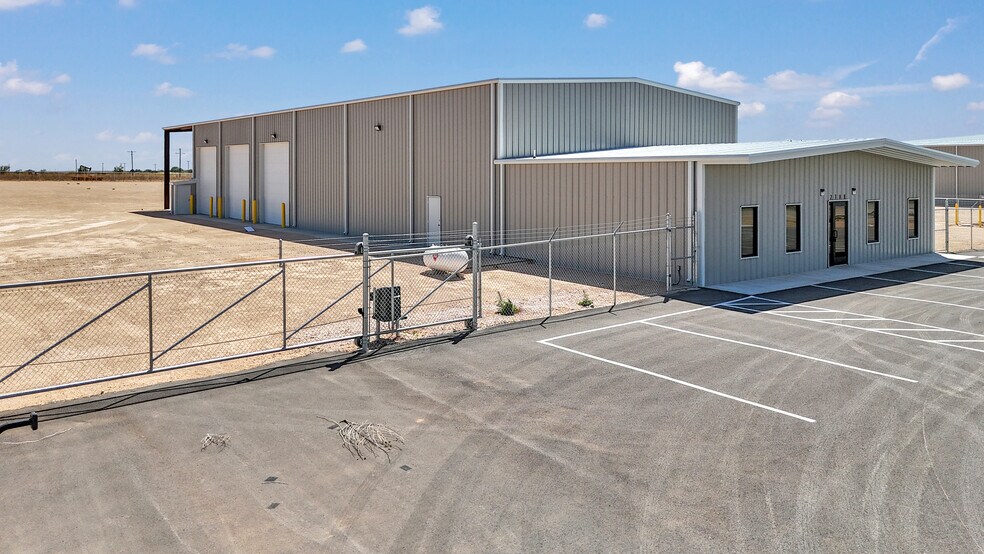 More Photos Of 2316 County Rd 130 rd, Midland Warehouse For Lease
