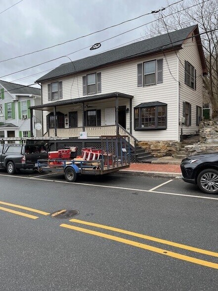 More Photos Of 406 Mill St, Occoquan Freestanding For Lease