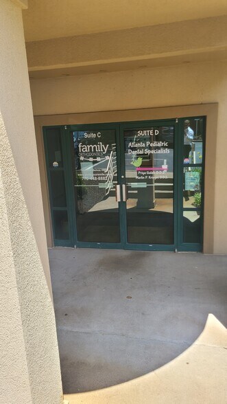 More Photos Of 810 Canton Rd, Marietta Medical For Lease