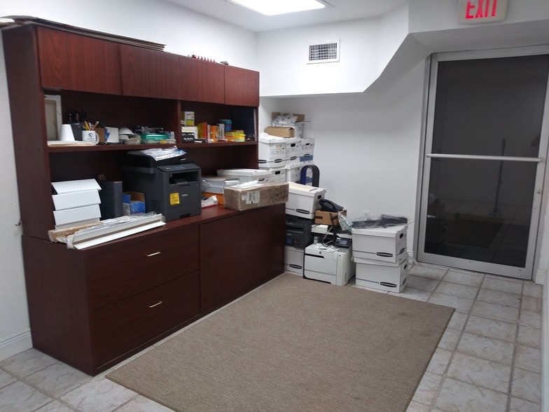 More Photos Of 5017 N Coolidge Dr, Tampa Warehouse For Sale