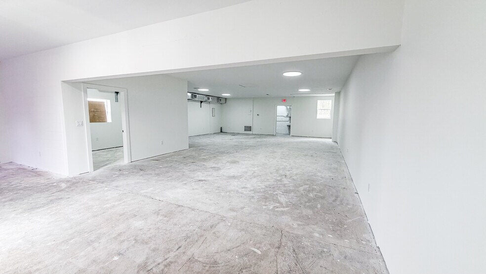 More Photos Of 2803 NW 6th St, Gainesville Freestanding For Lease