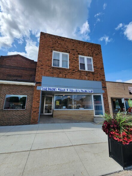 Primary Photo Of 2104 Main St, Emmetsburg Office Residential For Sale