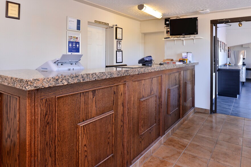 More Photos Of 4009 Gateway Blvd NW, Edmonton Hotel For Sale