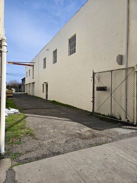 More Photos Of 1326 9th St, Modesto Storefront For Sale