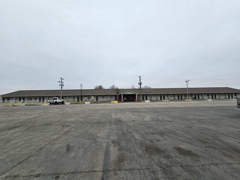 More Photos Of 1920 Bob Griffin Rd, Cameron Hotel For Sale
