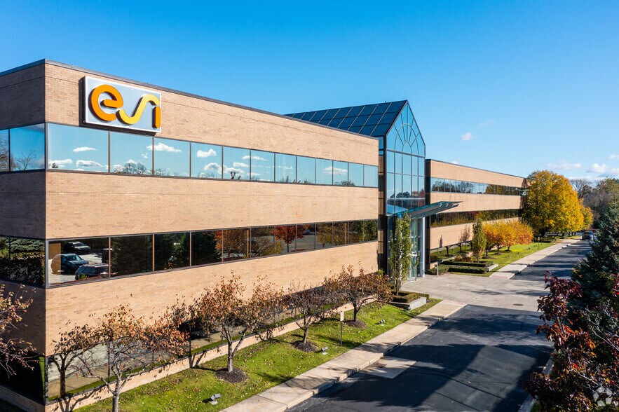 More Photos Of 32605 W 12 Mile Rd, Farmington Hills Office For Lease