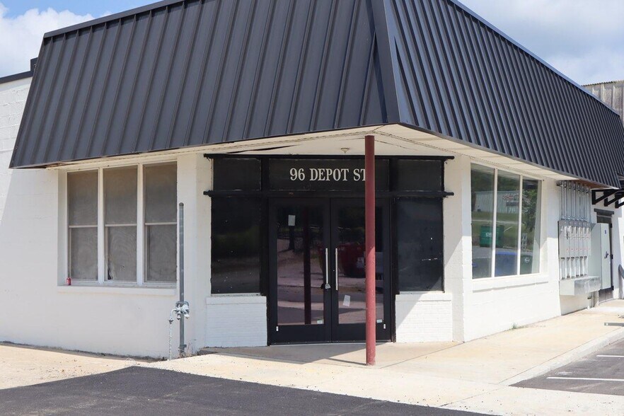 More Photos Of 96 Depot St, Ringgold General Retail For Lease