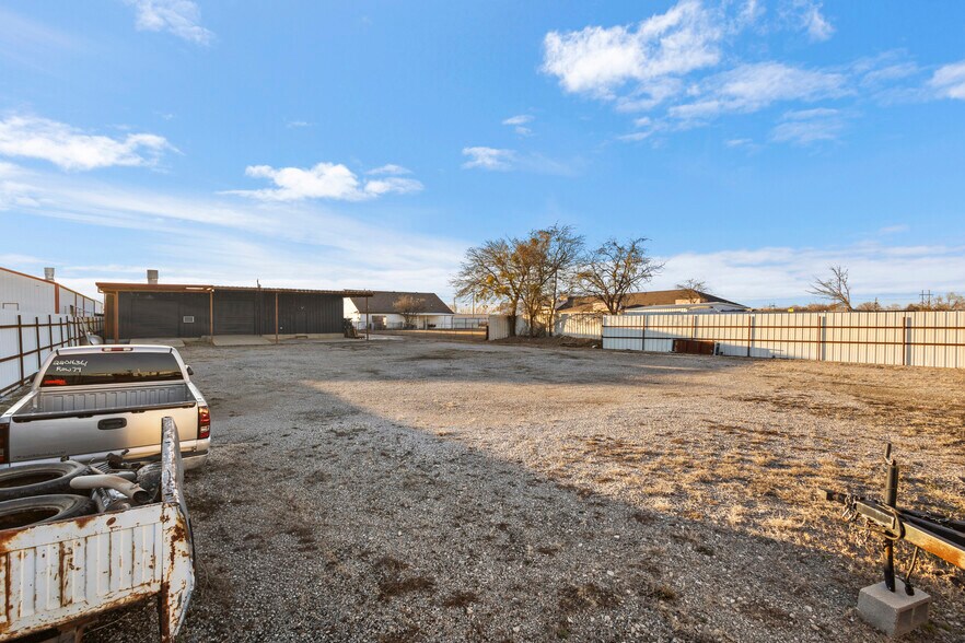 More Photos Of 502 N State Highway 342, Red Oak Industrial For Sale