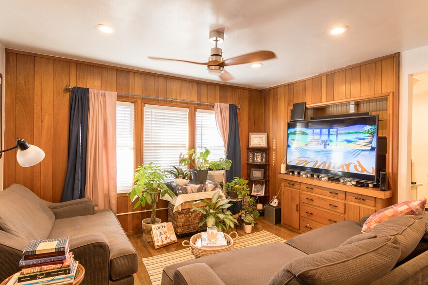 More Photos Of 1517 E 1st St, Long Beach Apartments For Sale