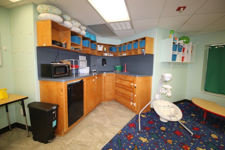 More Photos Of 3421 E Walnut St, Pearland Daycare Center For Sale