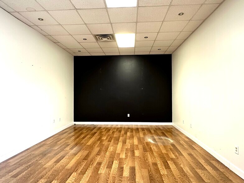 More Photos Of 769-771 N Madison St, Crown Point Service For Lease