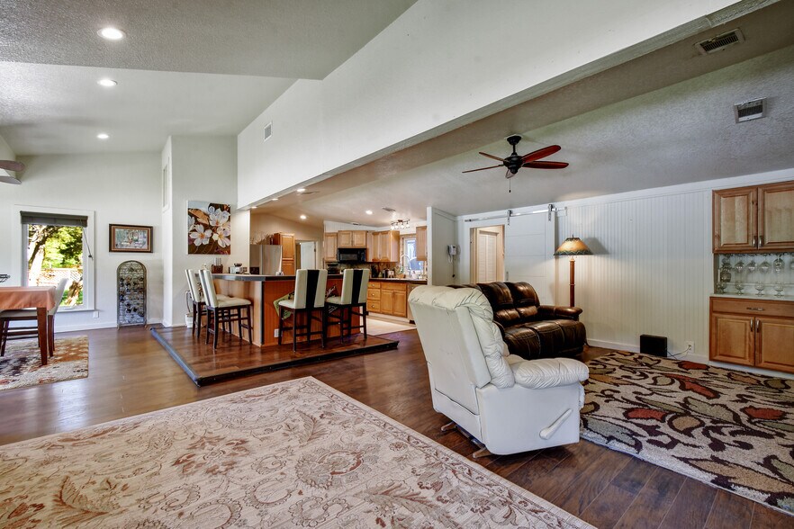 More Photos Of 1340 Hinch Dr, New Braunfels Apartments For Sale