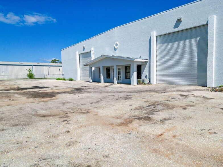 More Photos Of 5524 Independence Ct, Punta Gorda Warehouse For Sale