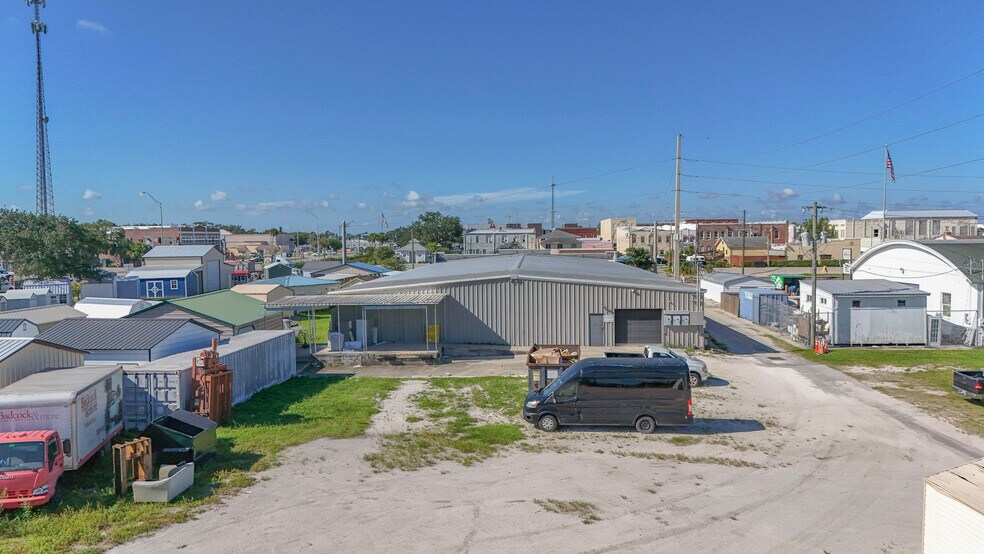 More Photos Of 14 W Hickory St, Arcadia Freestanding For Lease