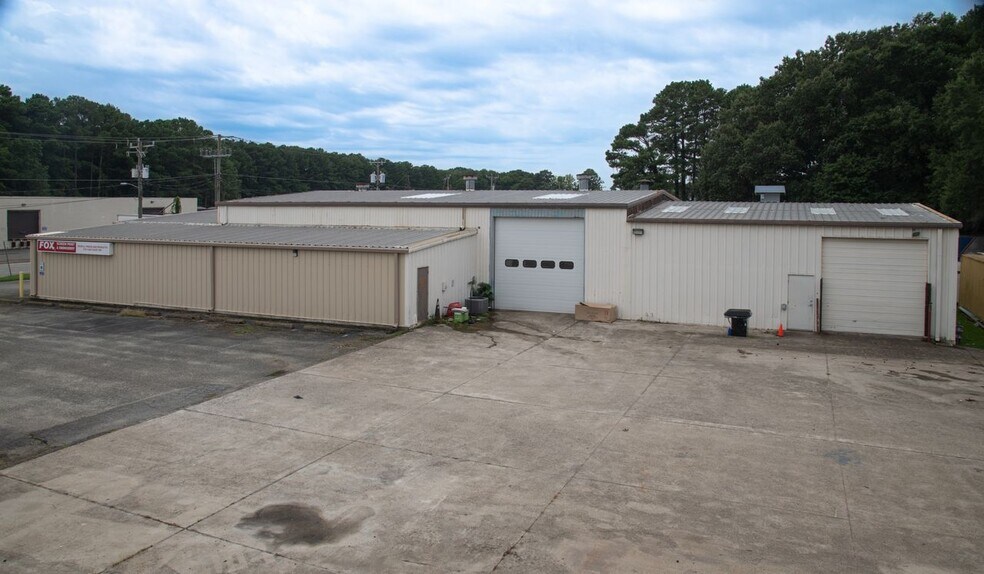 More Photos Of 499 Muller Ln, Newport News Showroom For Sale