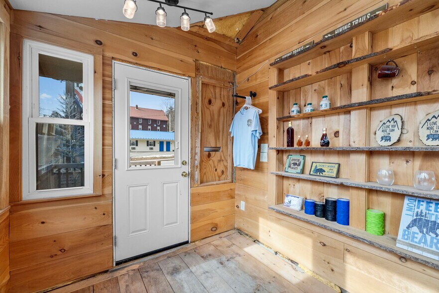 More Photos Of 180 Main St, North Woodstock Hotel For Sale