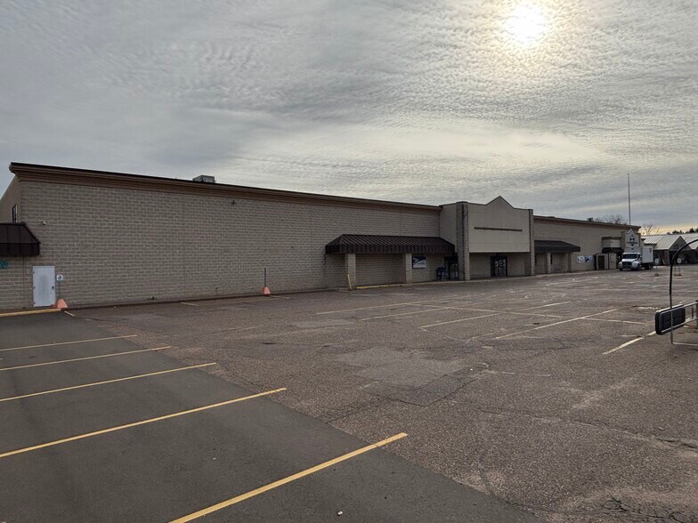 More Photos Of 17158 County Highway J, Chippewa Falls Supermarket For Lease