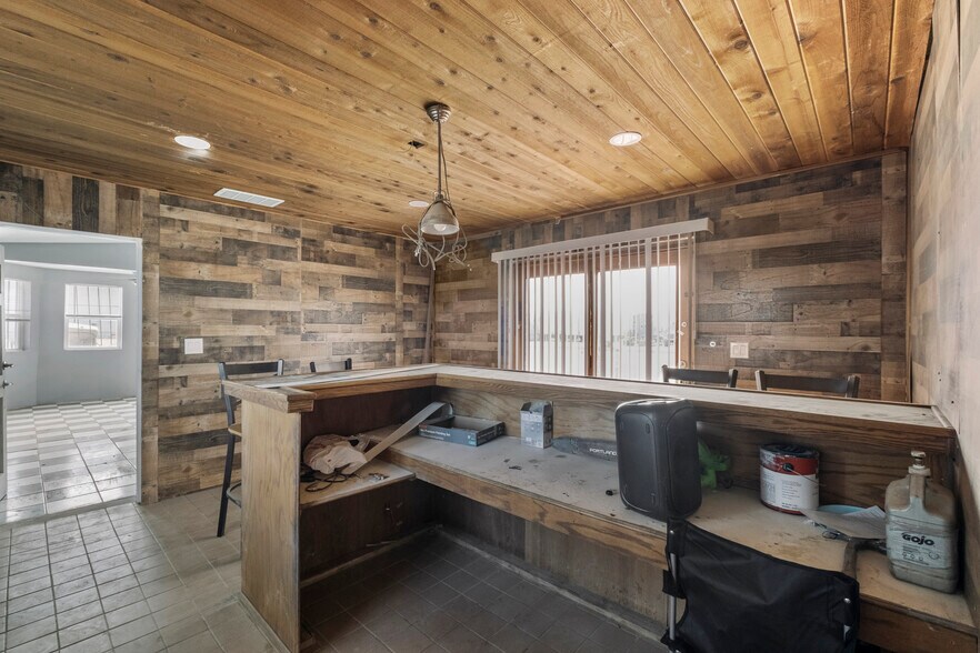 More Photos Of 18142 Navajo Rd, Apple Valley Truck Terminal For Lease