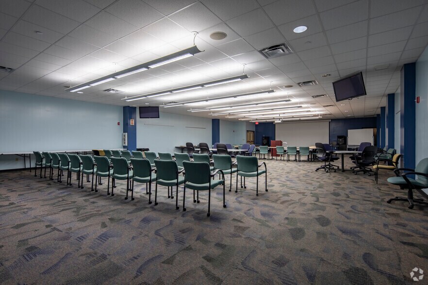 More Photos Of 400 Diamond Dr NW, Huntsville Flex For Lease