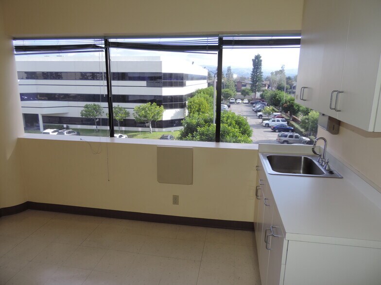 More Photos Of 1401 N Tustin Ave, Santa Ana Medical For Lease