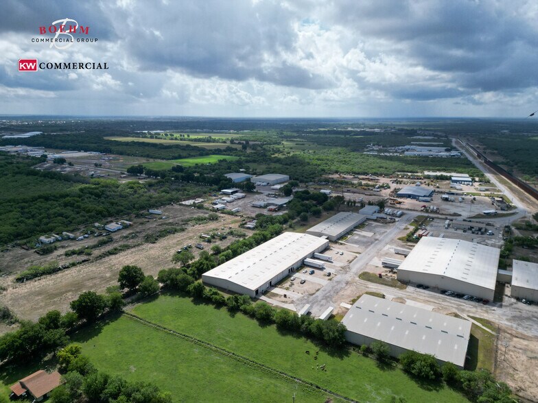 More Photos Of 100 Lupita Cir, Del Rio Distribution For Sale