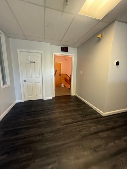 More Photos Of 29 Lafayette Rd, North Hampton Storefront Retail Office For Sale