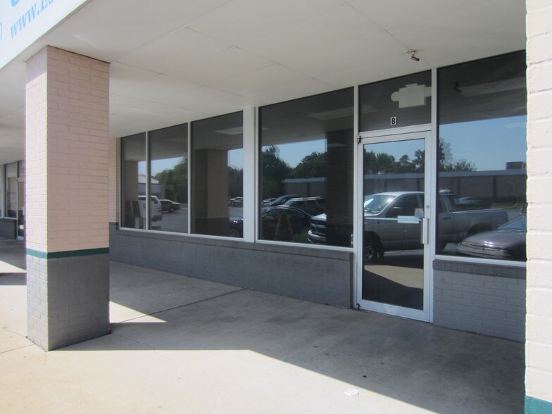 More Photos Of 210-228 W Sunshine St, Springfield Unknown For Lease