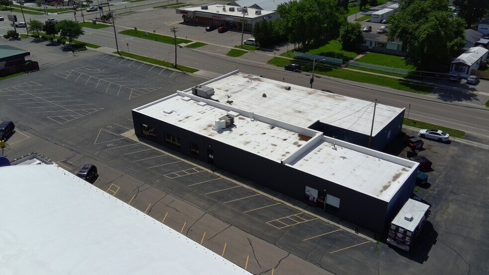 More Photos Of 1944 Center Ave, Janesville Storefront For Sale